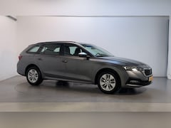 Skoda Octavia Combi - 1.0 e-TSI DSG Business Edition Trekhaak Navigatie Parkeersensoren App-Connect