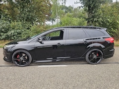 Ford Focus Wagon - 2.0 ST