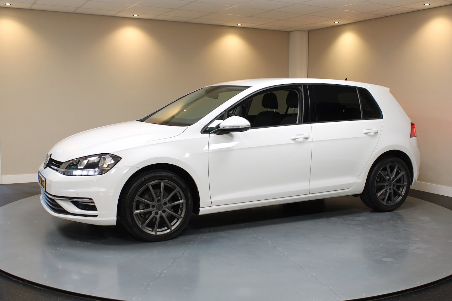 Volkswagen Golf - 1.0 TSI Comfortline *Carplay* Adapt.Cruise|Navi|DAB|PDC|BT|17''|Dealer OH|NAP - AutoWereld.nl