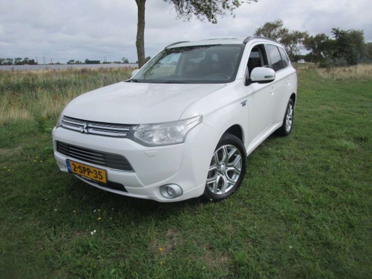 Mitsubishi Outlander - 2.0 PHEV instyle 2.0 PHEV Instyle+, Lees tekst! - AutoWereld.nl
