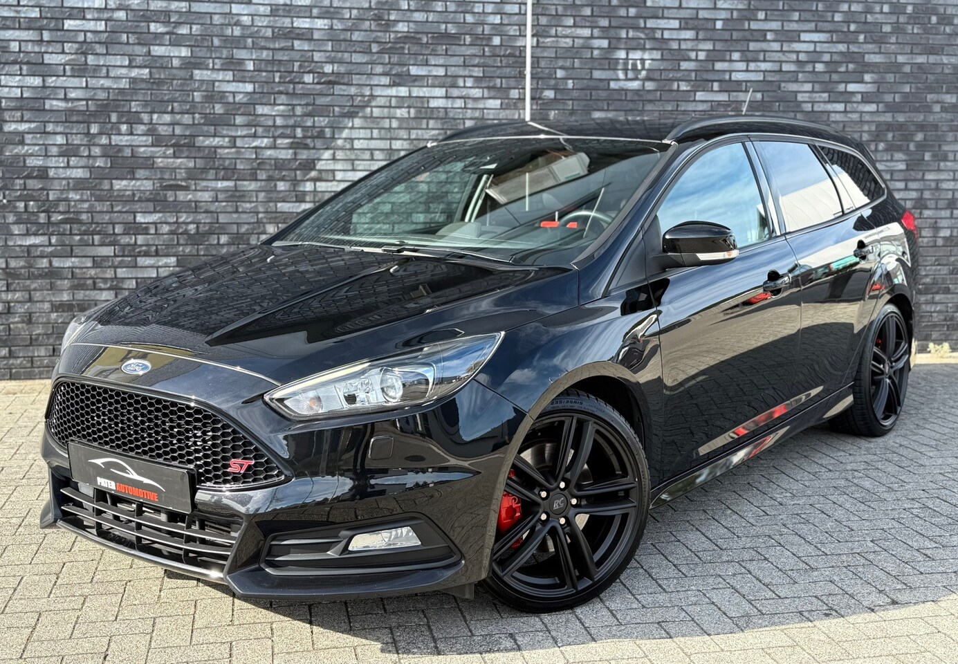 Ford Focus Wagon - 2.0 ST Facelift|Apple Carplay|Cruise Control|Bi-Xenon|Navigatie|Climate Control - AutoWereld.nl