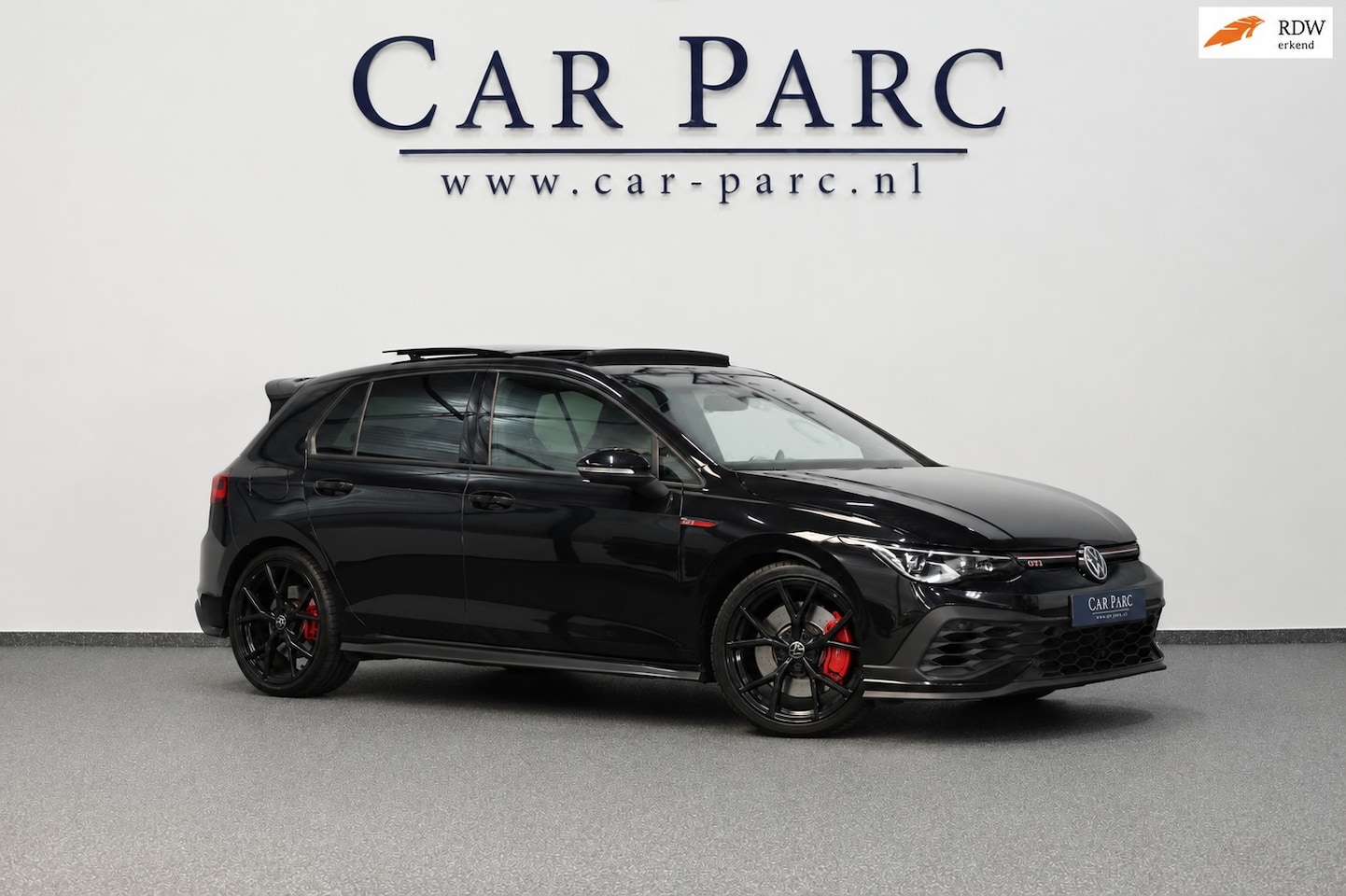 Volkswagen Golf - 2.0 TSI GTI Clubsport 300+PK BTW/IQ/VIRTUAL/SFEER/PANO/LEER+VERKOELING+MEMORY/19" LMV/CAM/ - AutoWereld.nl