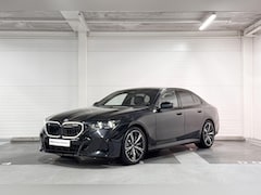 BMW 5-serie - Sedan 520i | M-Sport Pro | Trekhaak | Comfort Pack | Travel Pack | Innovation Pack