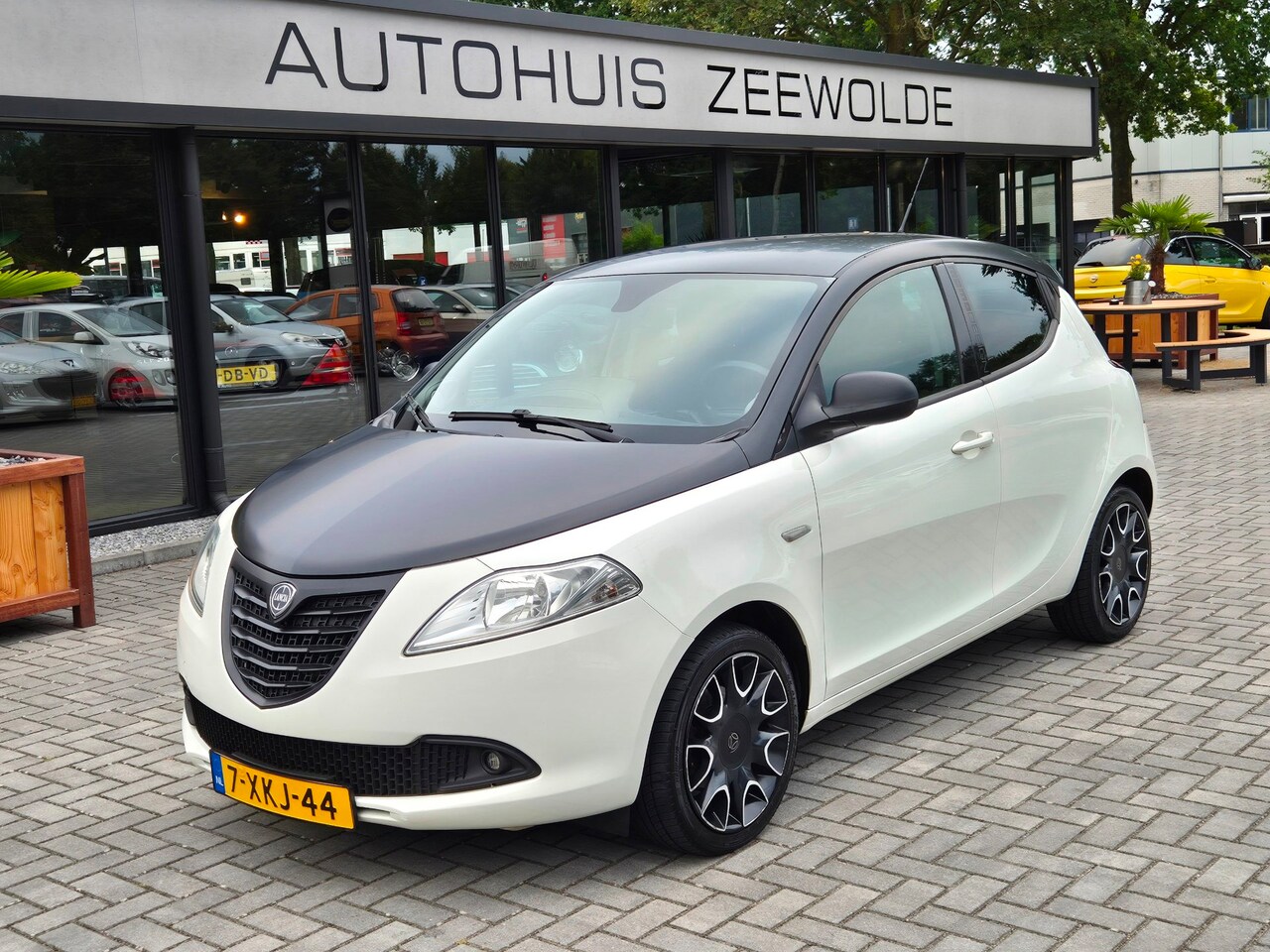 Lancia Y(psilon) - Ypsilon 0.9 TwinAir S MomoDesign I NAP I MOMO - AutoWereld.nl