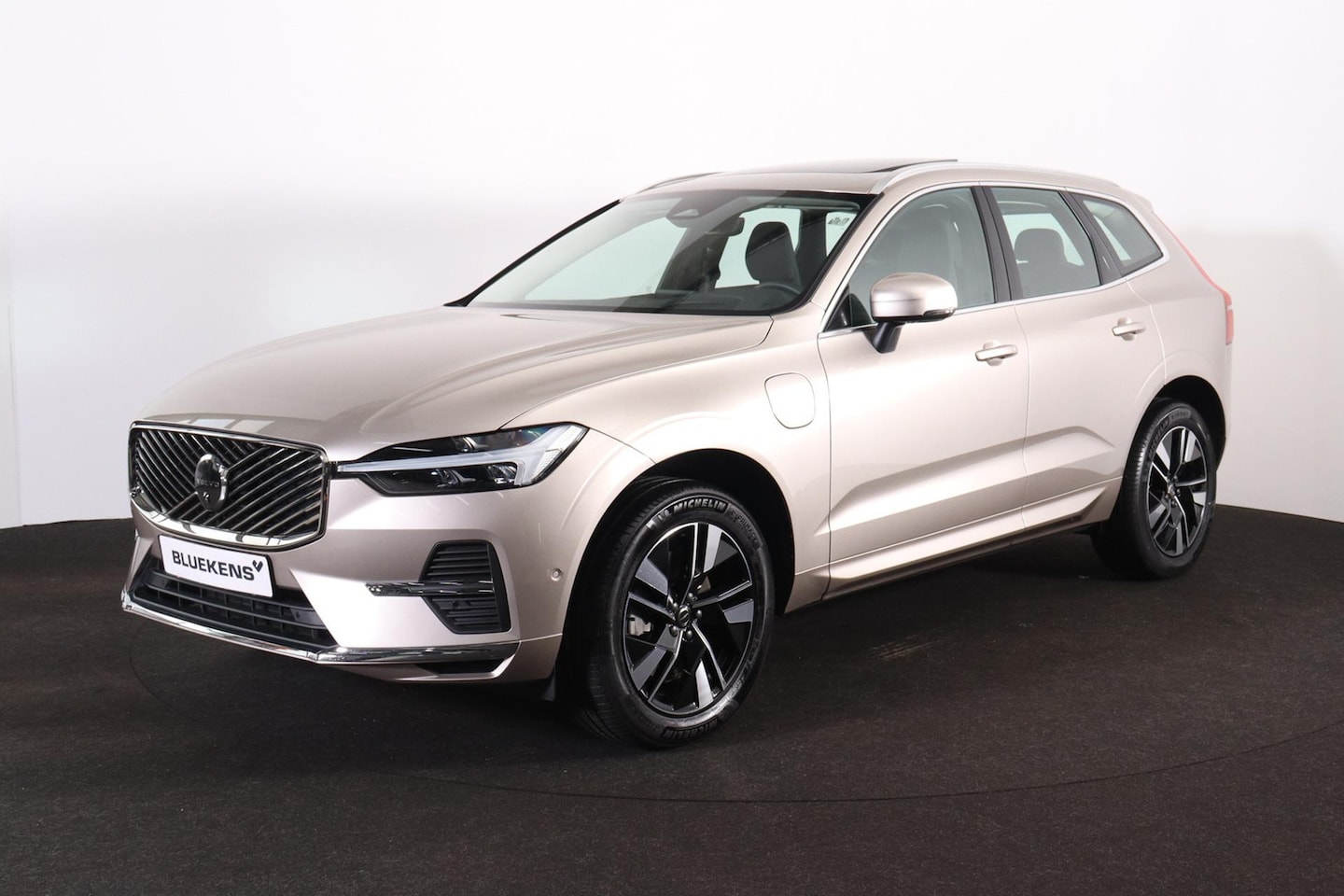 Volvo XC60 - T6 Recharge AWD Plus Bright - Panorama/schuifdak - IntelliSafe Assist & Surround - 360º Ca - AutoWereld.nl