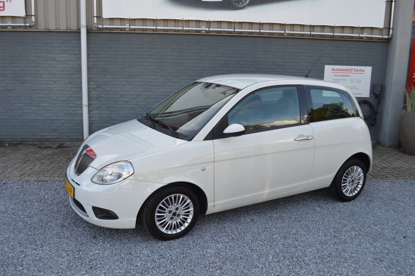 Lancia Y(psilon) - Ypsilon 1.2 Argento Airco | Stuurbekrachtiging | Jaar APK| - AutoWereld.nl