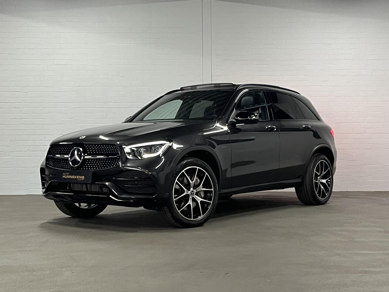 Mercedes-Benz GLC-klasse - 300e 4MATIC AMG-line Trekhaak | Open dak | Burmester | Stoelverwarming | Sfeerverlichting - AutoWereld.nl