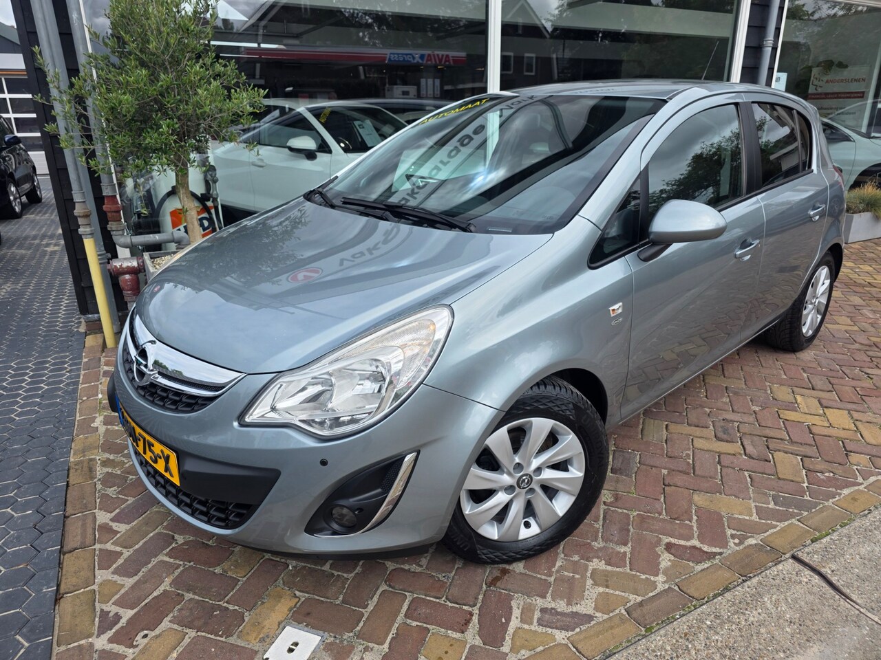 Opel Corsa - 1.4-16V Cosmo 1.4-16V Cosmo,volautomaat,pdc - AutoWereld.nl