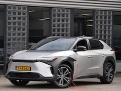 Toyota bZ4X - 71kWh/ BI-TONE/ PANORAMADAK/ ELEKT. STOEL/ ELEKT. KLEP/ SOH 96%