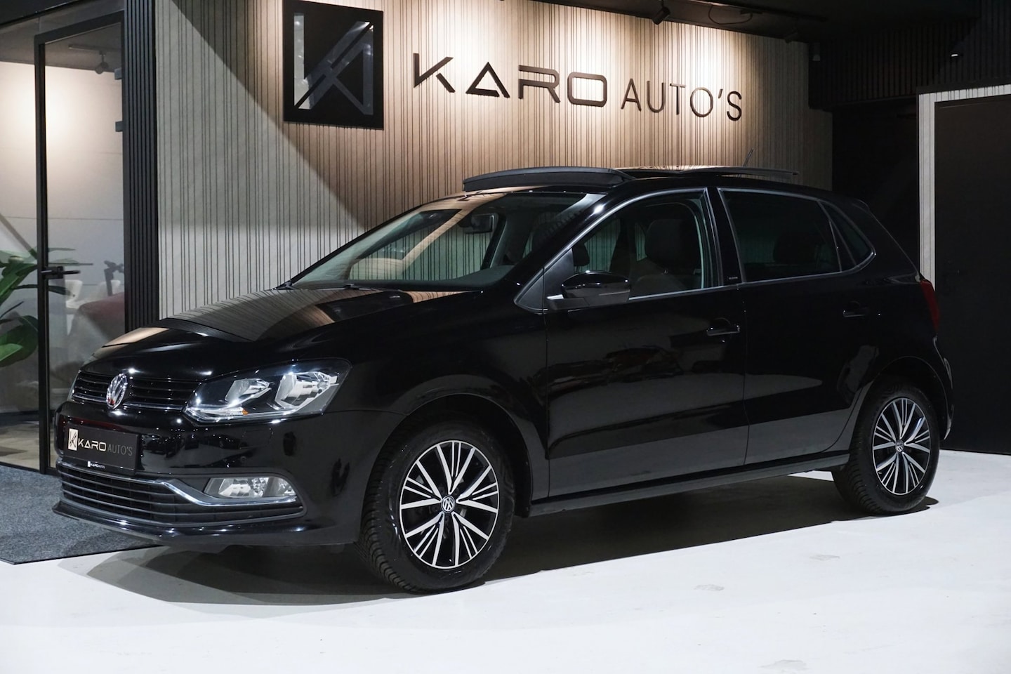 Volkswagen Polo - 1.2 TSI Allstar Pano Stoelvw Mfs Pdc 2e Eig - AutoWereld.nl