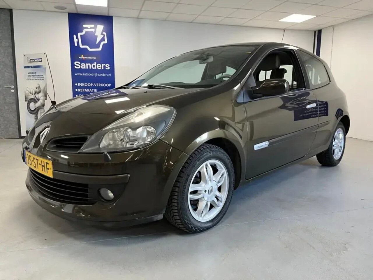 Renault Clio - 1.6-16V Initiale 1.6-16V Initiale - AutoWereld.nl