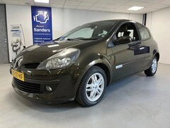 Renault Clio - 1.6-16V Initiale