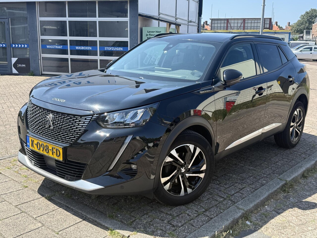 Peugeot 2008 - 1.2 PureTech Allure ALL-INRIJKLAARPRIJS/Navi/Camera/Donker getint glas/Apple Carplay - AutoWereld.nl