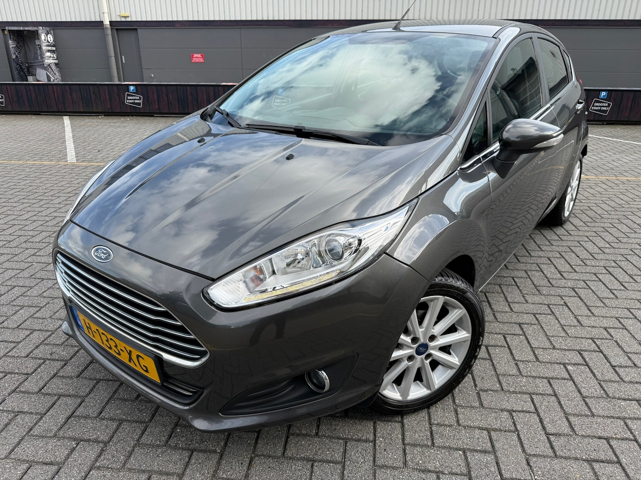 Ford Fiesta - 1.0 EcoBoost Titanium*1eEigenaar*Climat-Airco*Velgen*APK*Stoel-Verwarming - AutoWereld.nl