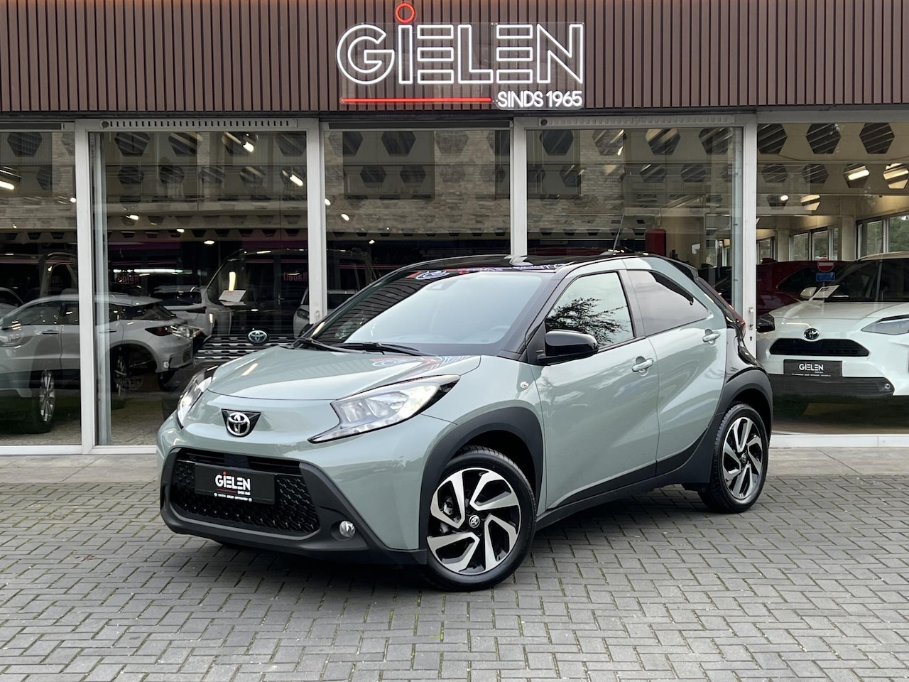 Toyota Aygo X - 1.0 VVT-i MT Pulse Tarragon, 17 inch, Privacy glass, Apple CarPlay/Android auto, Aircondit - AutoWereld.nl