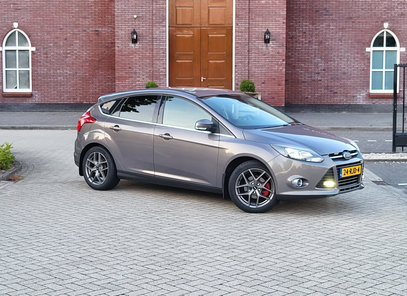 Ford Focus - 1.6 TI-VCT Titanium / Nieuwe Apk / Dealer onderhouden / Nap / Airco / Navi / Pdc - AutoWereld.nl