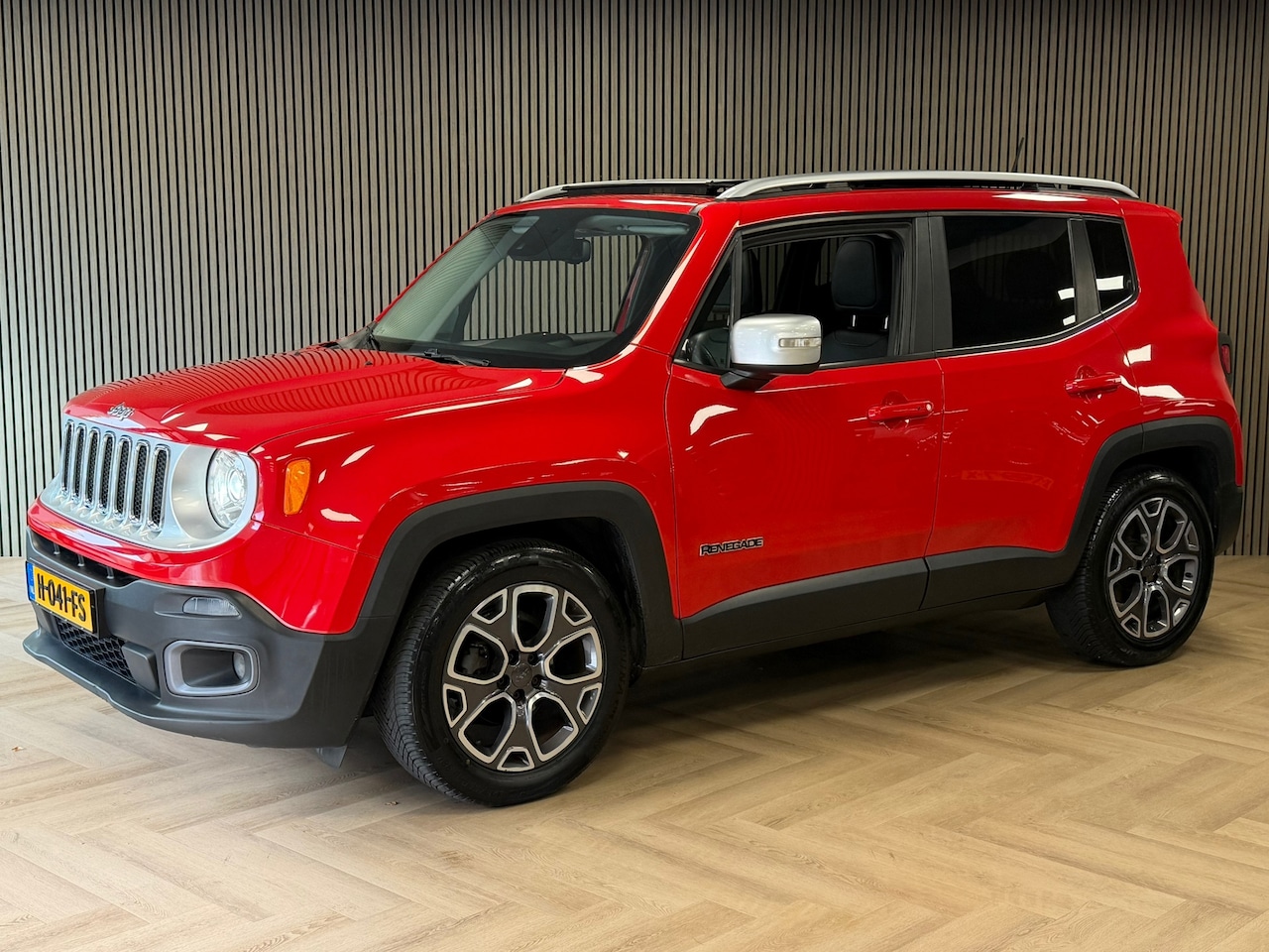 Jeep Renegade - 1.4 MultiAir Limited AUT. PANORAMADAK CAMERA PDC CRUISE LEDER KEYLESS-GO NAVIGATIE - AutoWereld.nl