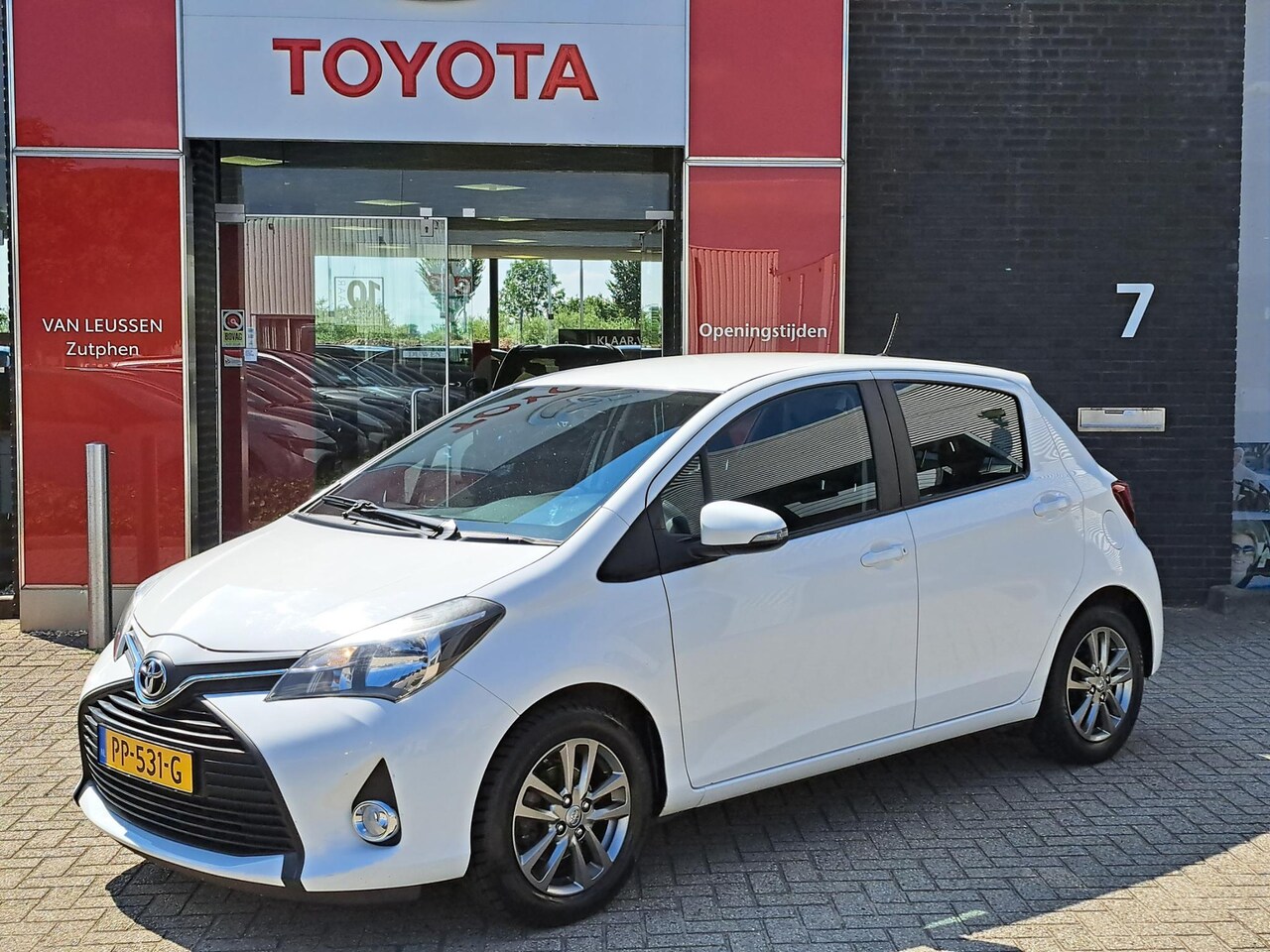 Toyota Yaris - 1.0 VVT-i Aspiration AIRCO ONDERHOUDSBOEKJES TREKHAAK - AutoWereld.nl