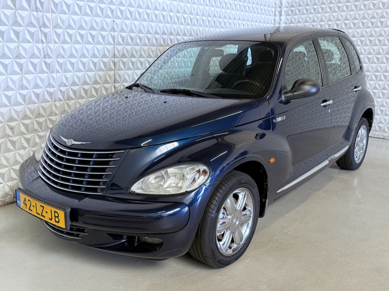 Chrysler PT Cruiser - 2.0-16V Touring AUTOMAAT / 165.000km (2003) - AutoWereld.nl