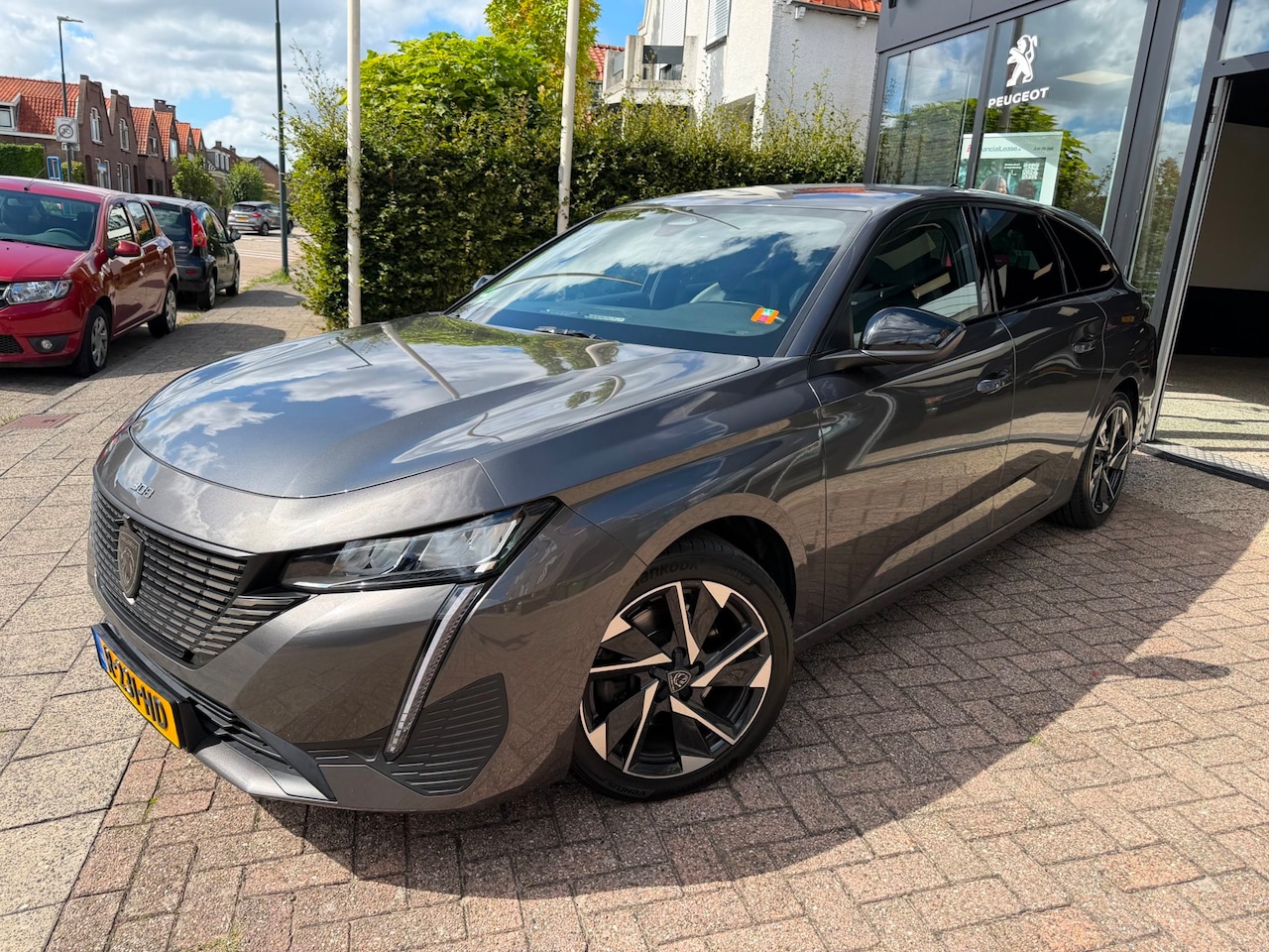 Peugeot 308 SW - 1.2 PureTech Allure Pack Business|Half Leder|Afn. Trekhaak|360 Camera - AutoWereld.nl