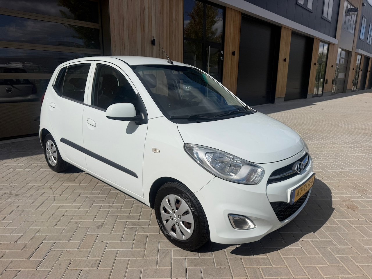Hyundai i10 - 1.2 Plus 5DRS|Airco|Parkeersensoren|APK tot 2027 - AutoWereld.nl