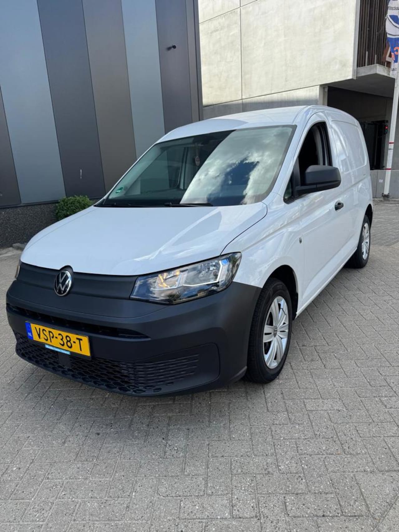 Volkswagen Caddy Cargo - 2.0 TDI122PK PDC/MULTI-STUUR-APPCONNECT/NETTE STAAT - AutoWereld.nl