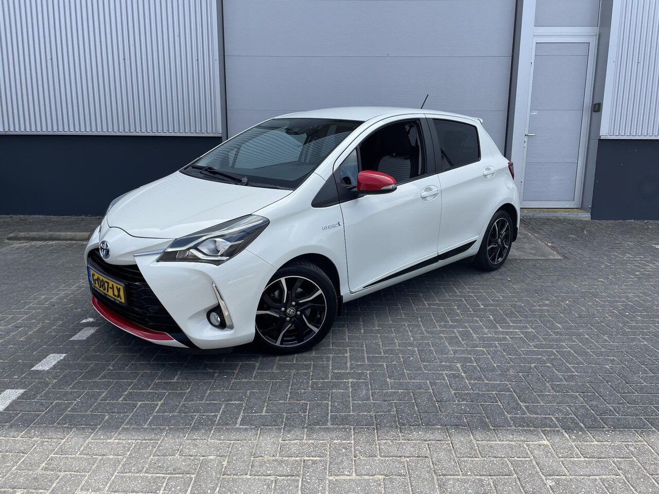 Toyota Yaris - 1.5 Hybrid Executive | Red & White edition | - AutoWereld.nl