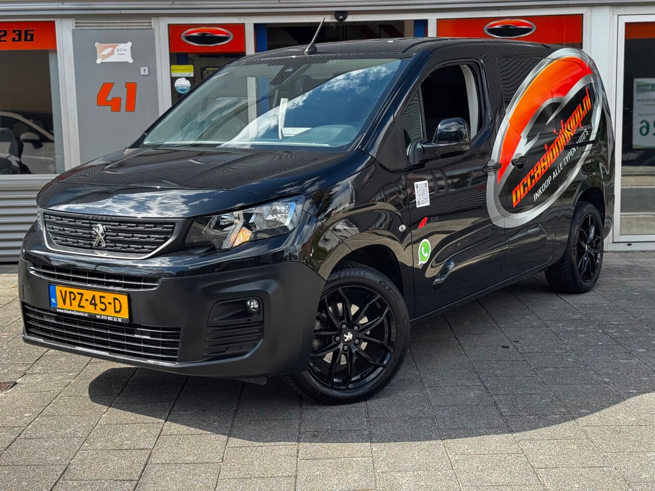 Peugeot Partner - 1.5 BlueHDI Automaat L2 3-Persoons Dubbele Schuifdeur Asphalt Long 1e Eigenaar - AutoWereld.nl
