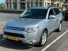 Mitsubishi Outlander - 2.0 Intense+ 7P Automaat Clima Cruise Camera Nette Auto Rijdt Top