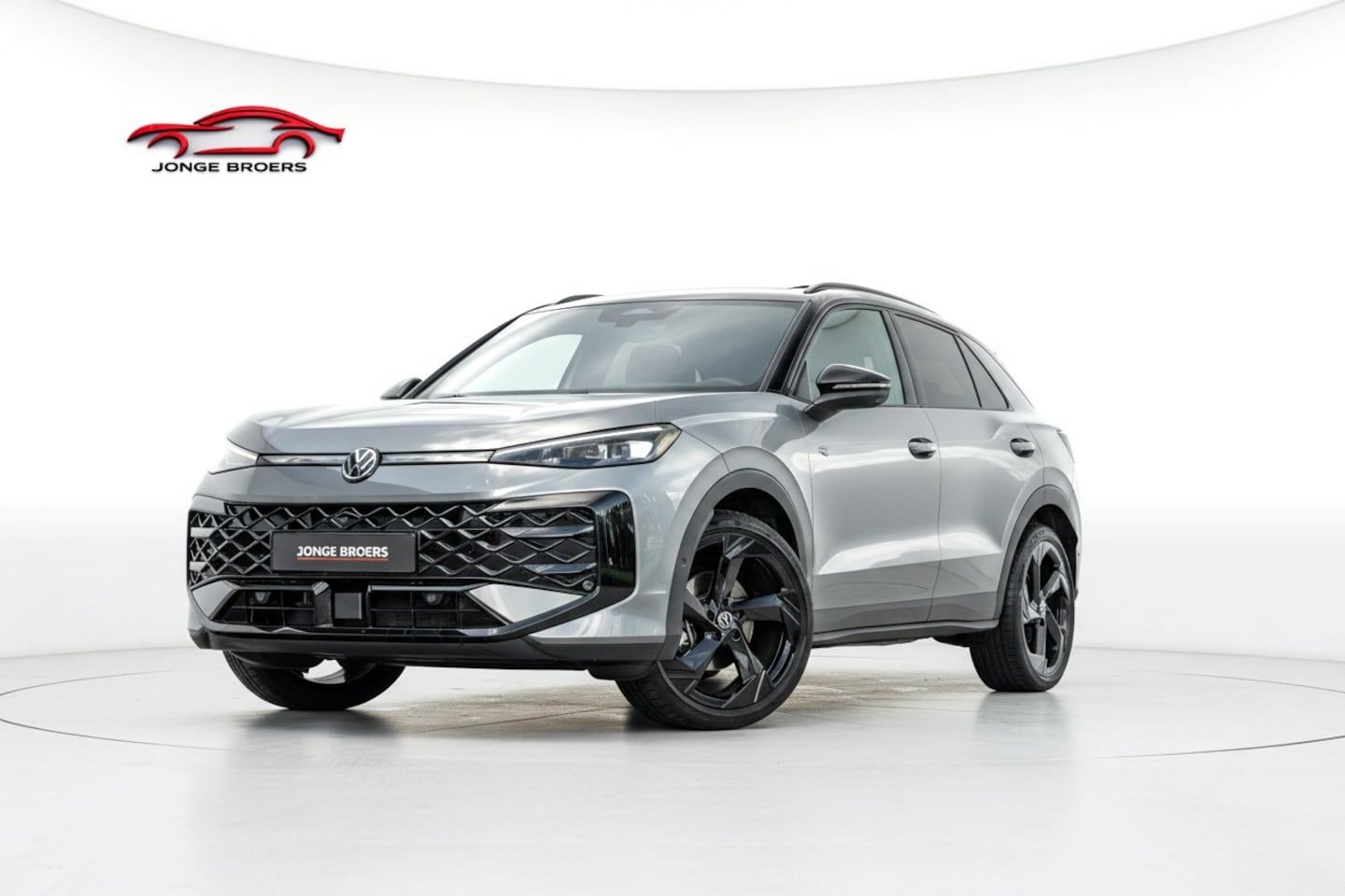 Volkswagen T-Roc - 1.5 eTsi R-Line First Edition Pano/360/Trekhaak/HUD - AutoWereld.nl