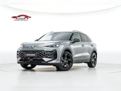 Volkswagen T-Roc - 1.5 eTsi R-Line First Edition Pano/360/Trekhaak/HUD