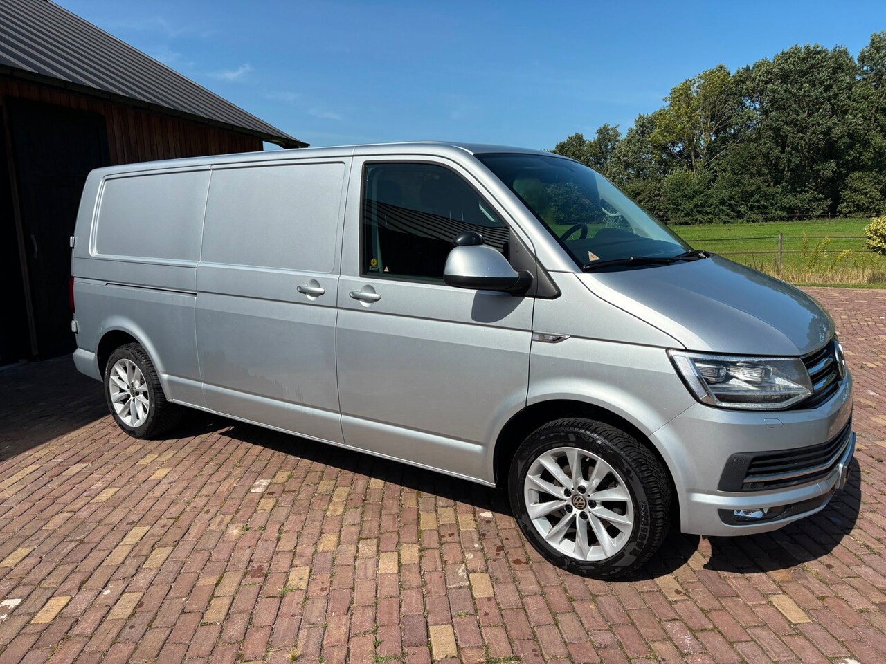 Volkswagen Transporter - 2.0 TDI L2H1 DC Highline.NL BUS ,LAGE KMSTAND,ZEER MOOI. - AutoWereld.nl