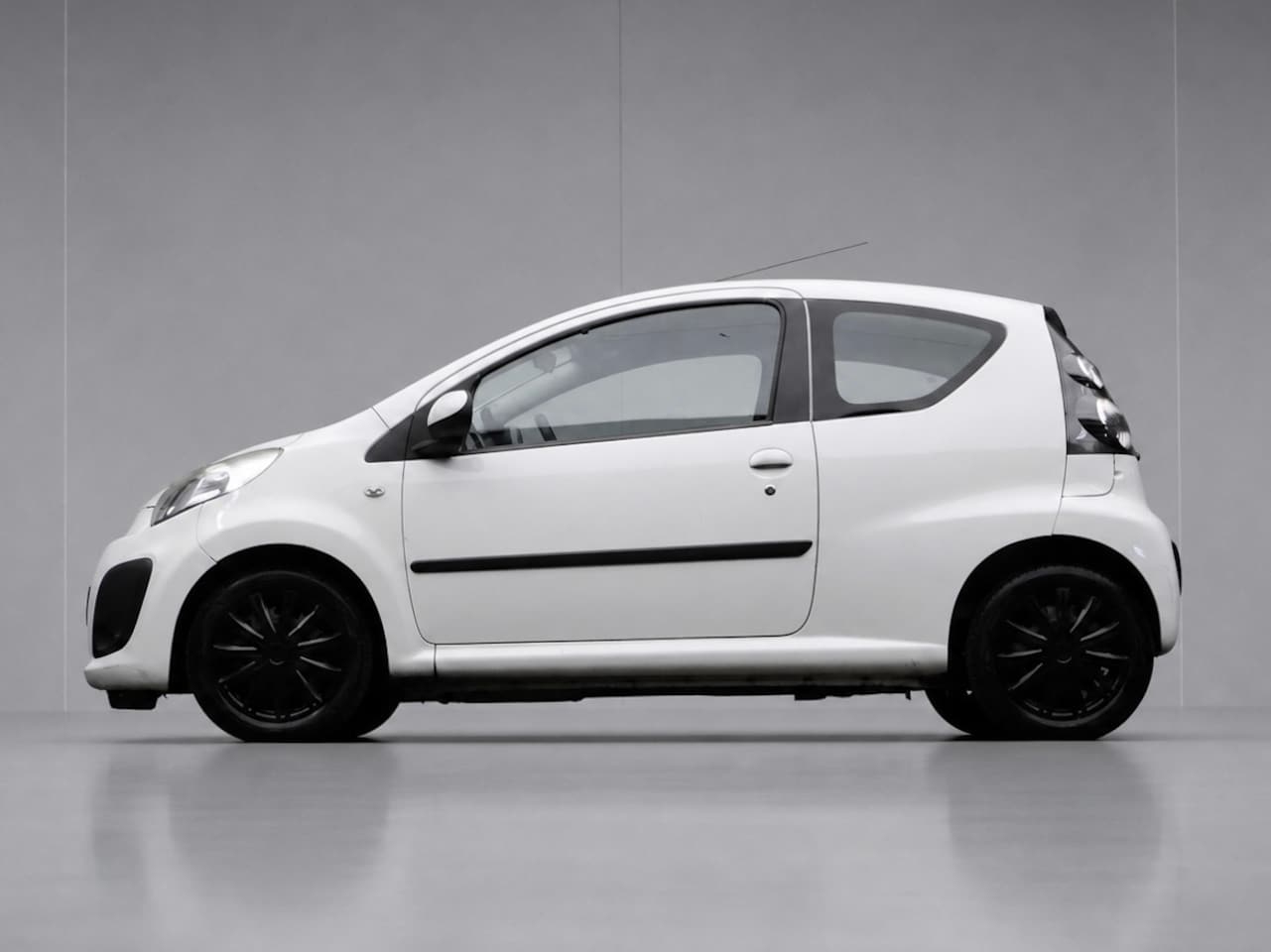 Citroën C1 - 1.0 Tendance Sport (AIRCO,TOERENTELLER,FACE LIFT,BLACK AND WHITE EDITION,ELEKTRISCH PAKKET - AutoWereld.nl