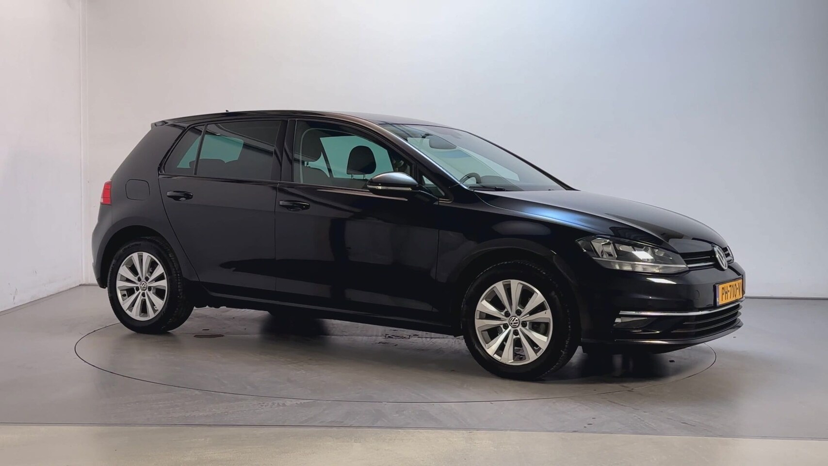 Volkswagen Golf - 1.0 TSI 110pk 6-bak Comfortline Navigatie DAB+ App-Connect Parkeersensoren - AutoWereld.nl