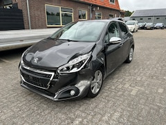 Peugeot 208 - 1.2 PureTech Signature