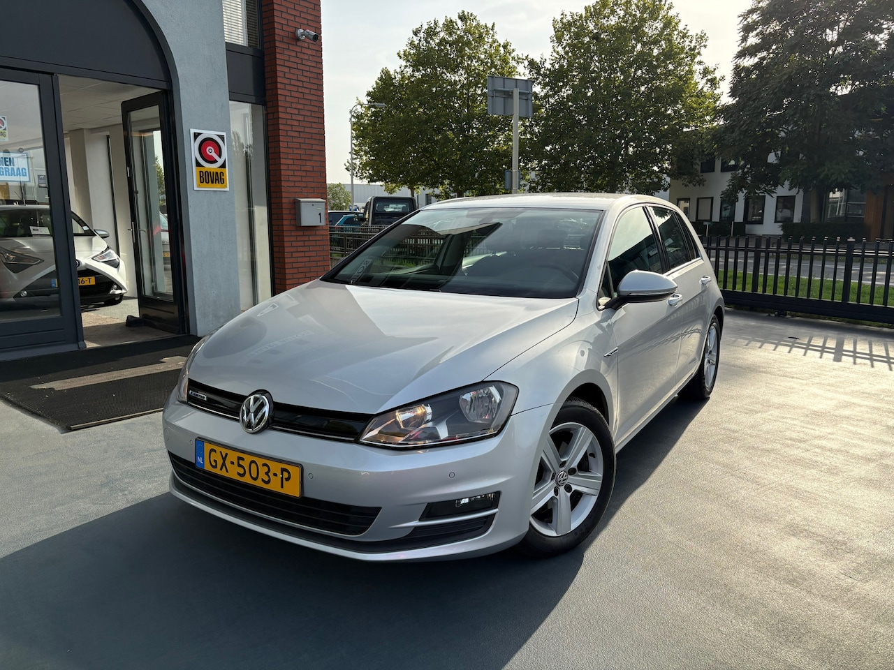 Volkswagen Golf - 1.0 TSI Comfortline AIRCO LMV ACHTERUITRIJCAMERA - AutoWereld.nl