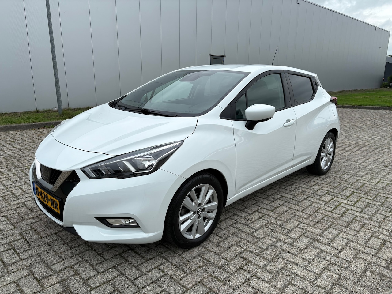 Nissan Micra - 1.0 IG-T N-Connecta 1.0 IG-T N-Connecta , Airco , Cruise Control, Parkeersensoren - AutoWereld.nl