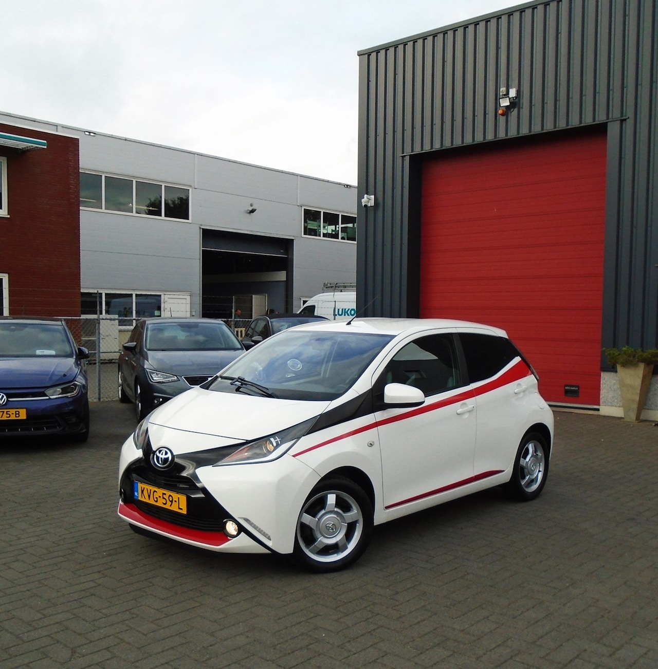 Toyota Aygo - 1.0 VVT-i x-play 1.0 VVT-i x-play,Airco,LM-Velgen - AutoWereld.nl