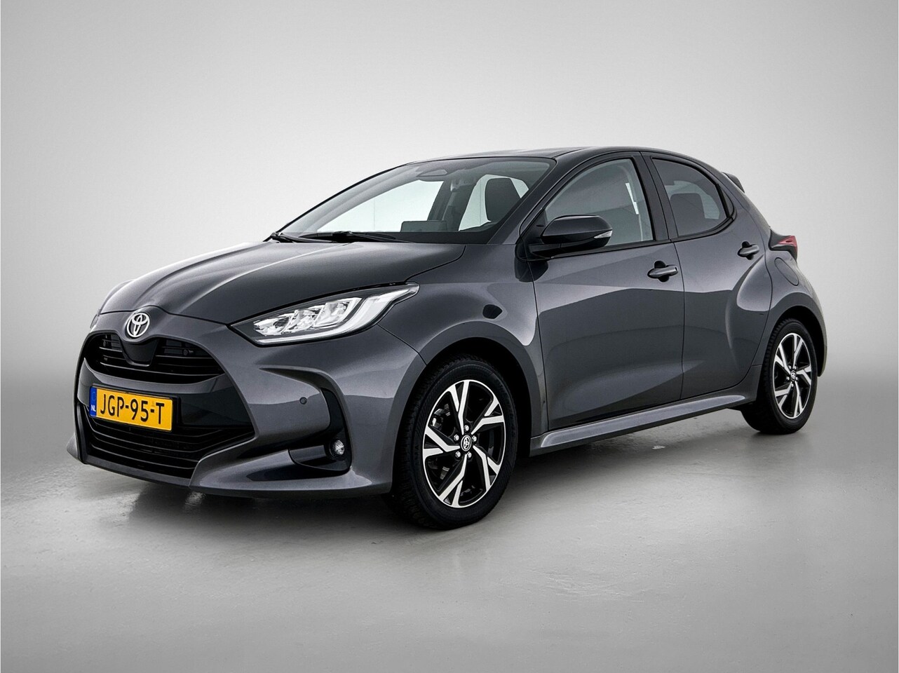 Toyota Yaris - 1.5 Hybrid 115 Dynamic | Stuur-Stoelverwarming | Blindspot | Parkeersensoren V+A | OVV Fin - AutoWereld.nl