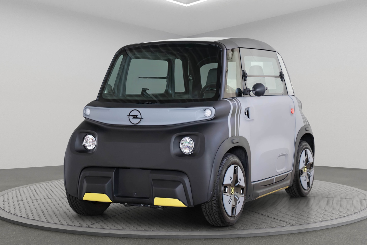 Opel Rocks-e - Tekno | Vanaf 16 Jaar | Panoramadak | USB | Bezorgen mogelijk | - AutoWereld.nl