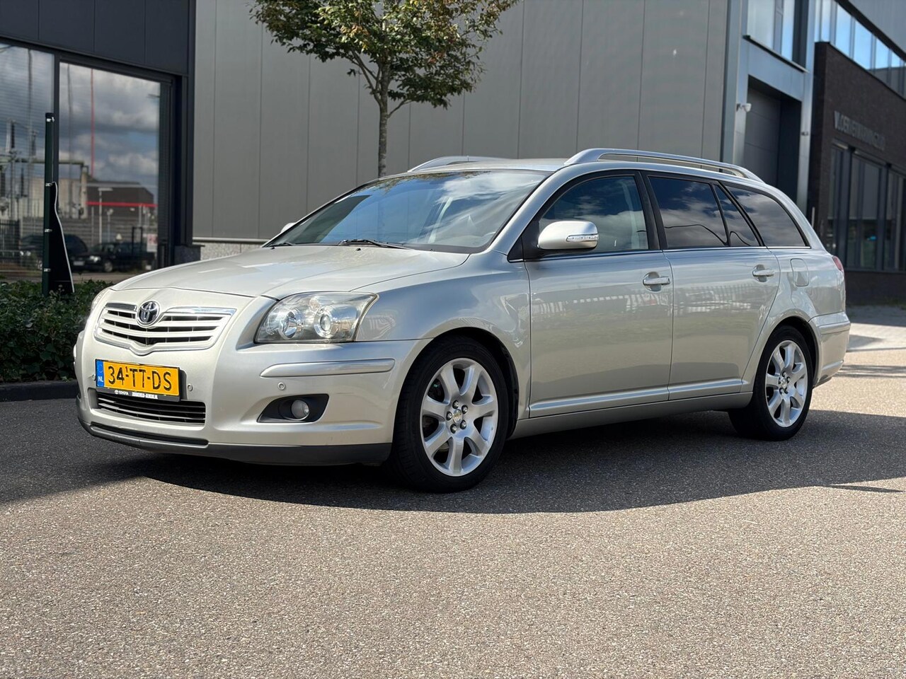 Toyota Avensis Wagon - 2.0 VVTi Executive Export - AutoWereld.nl