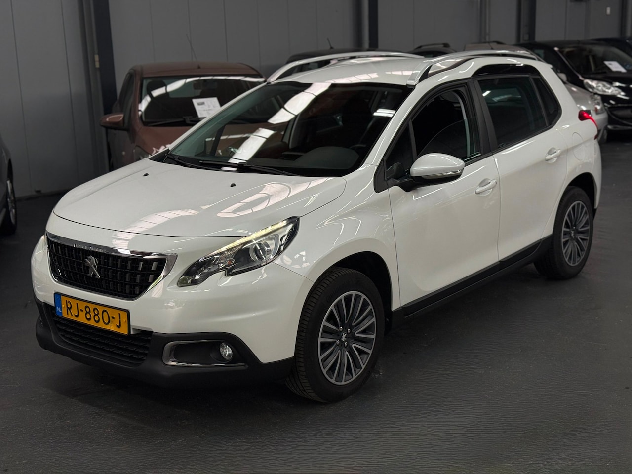 Peugeot 2008 - 1.2 PureTech Blue Lion Automaat Nieuwe APK NAP - AutoWereld.nl