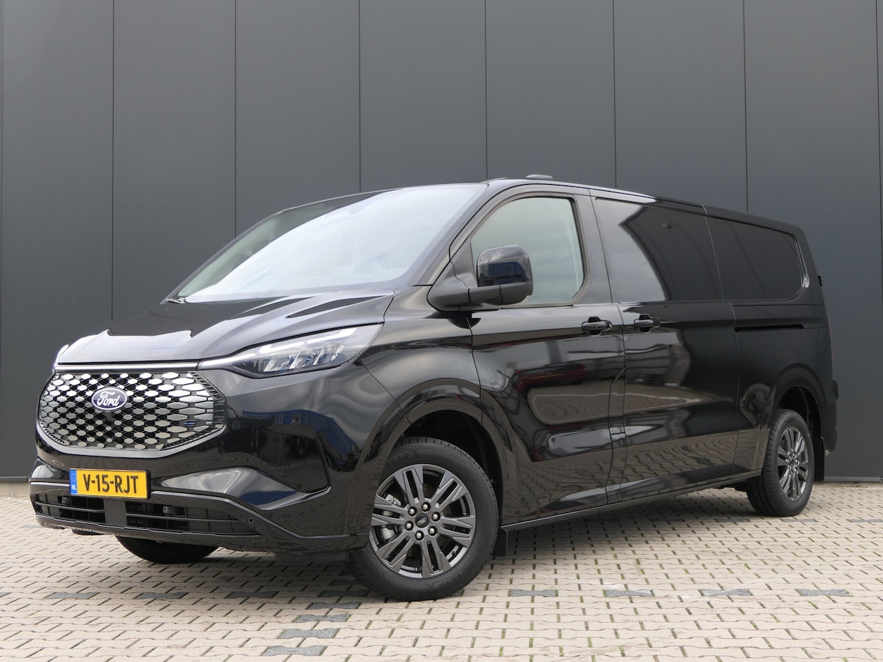 Ford Transit Custom - E-Transit 340 L2H1 Limited 71 kWh | 218pk | LED Koplampen | Stoelverwarming | Lichtmetalen - AutoWereld.nl