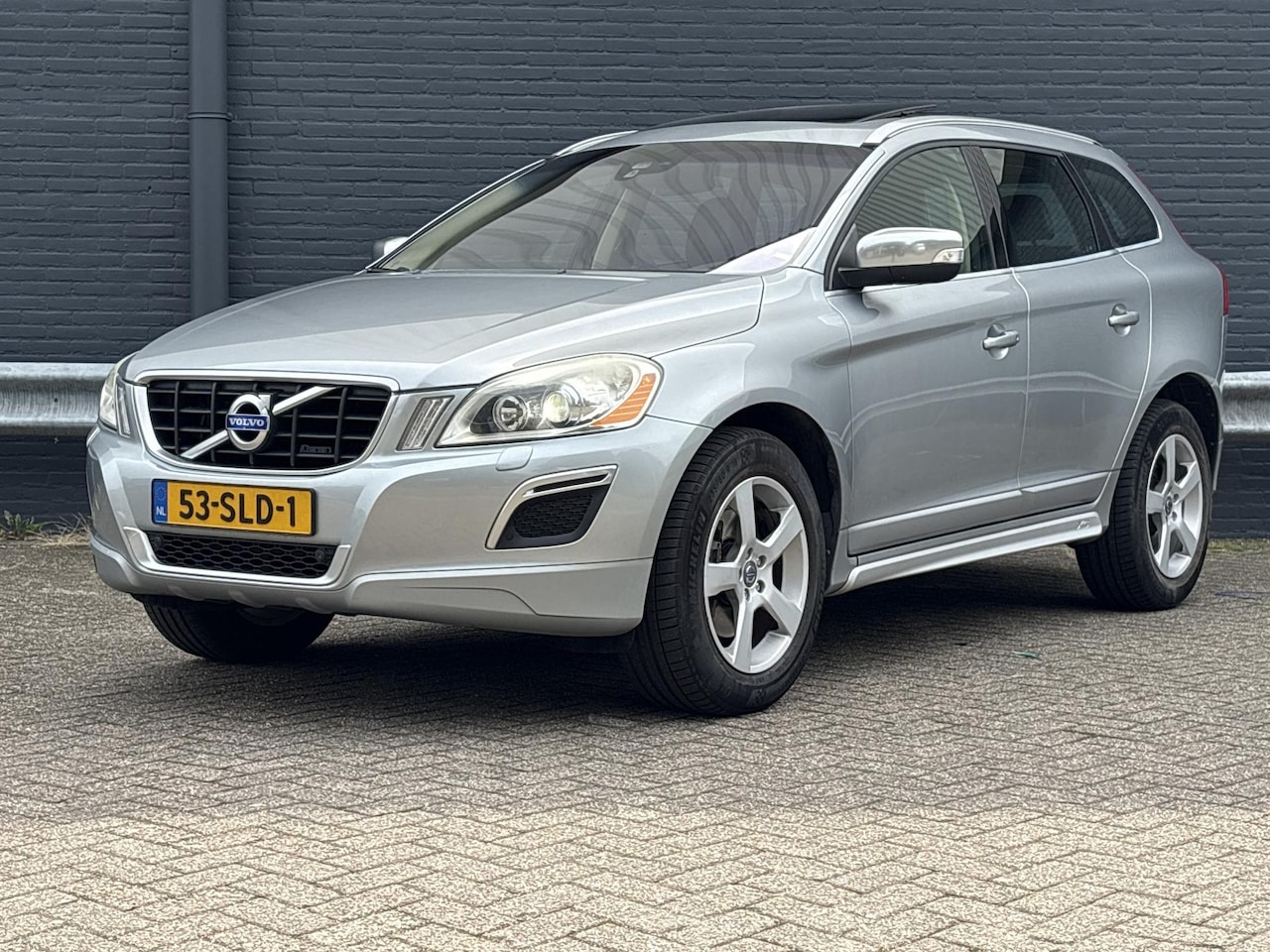 Volvo XC60 - 2.0 T5 R-Design Automaat | Leder | Pano | Climate | Cruise | Navi | - AutoWereld.nl
