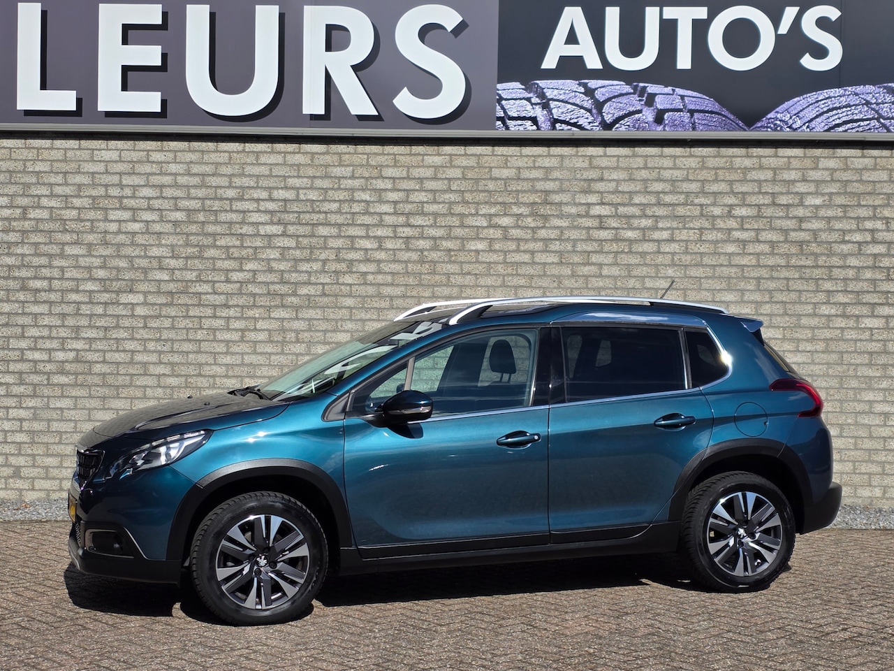 Peugeot 2008 - 1.2 PureTech Allure Automaat/Camera - AutoWereld.nl