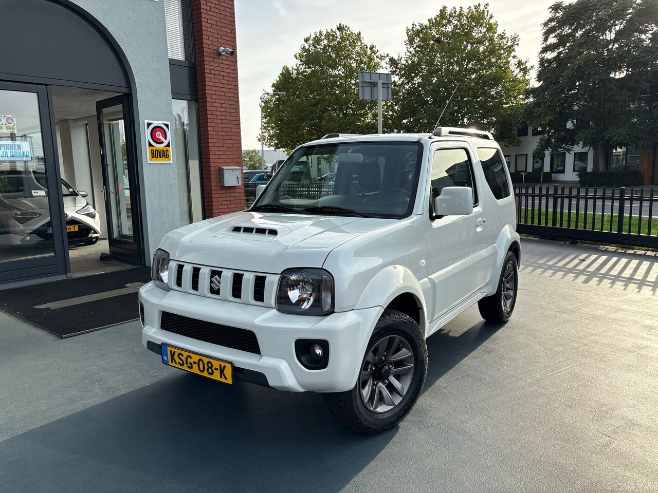Suzuki Jimny - 1.3 Exclusive LEDER STOELVERWARMING AIRCO LMV - AutoWereld.nl