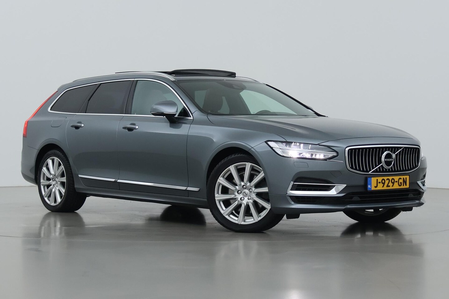 Volvo V90 - T8 Inscription | Luchtvering | Trekhaak | Panoramadak | Head-Up | BLIS | Nappa Leder | ACC - AutoWereld.nl