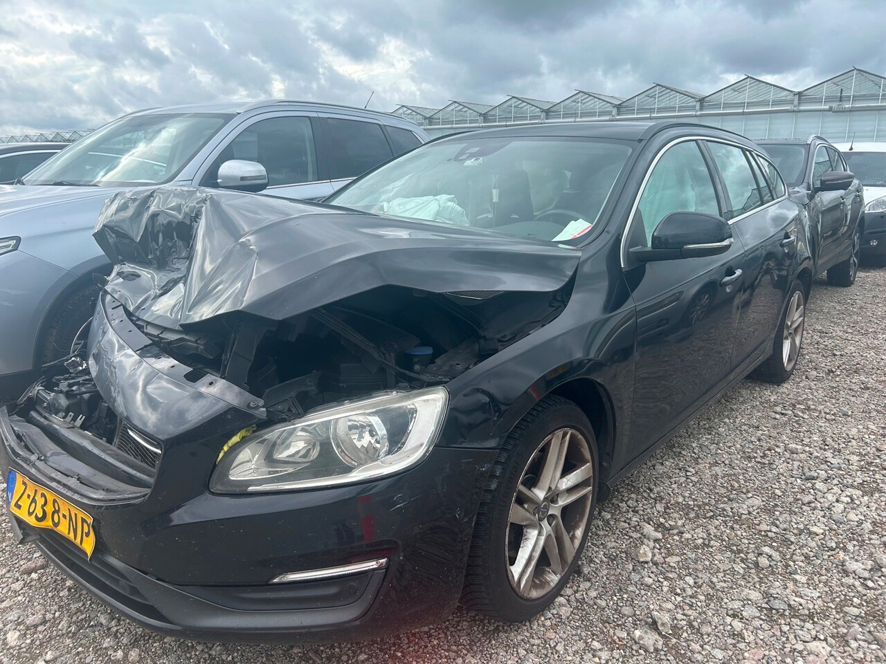 Volvo V60 - | 2013 | 2.0 D3 | Export en Handel | APK - AutoWereld.nl