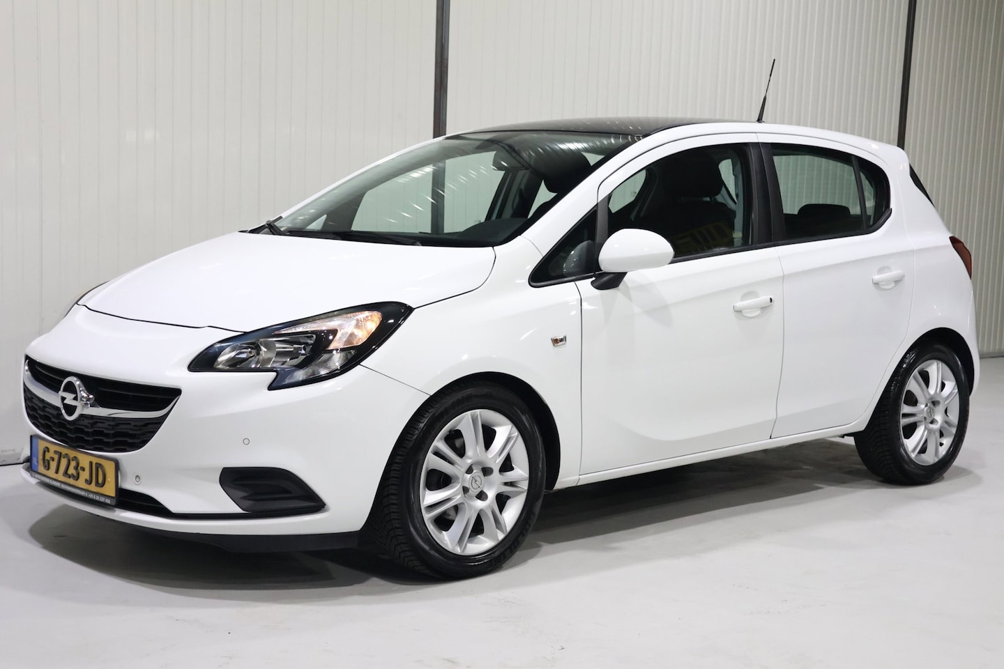 Opel Corsa - 1.4 Color Edition AUTOMAAT - AIRCO - NAVI - LM VELGEN - NWE APK! - AutoWereld.nl