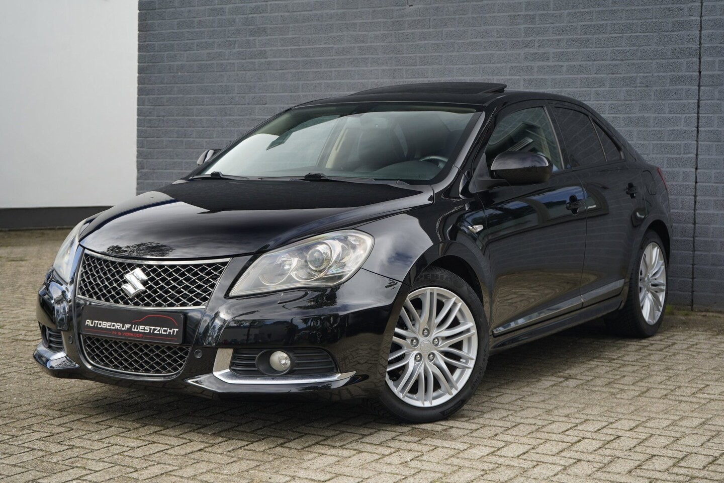 Suzuki Kizashi - 2.4 Sport 4x4 Automaat, Leder, Schuifdak, PCD - AutoWereld.nl